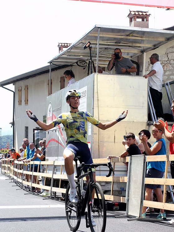 Grazie alla vittoria solitaria in salita a Clauzetto della terza tappa, Manuel Solenne ha conquistato anche la generale (foto Bolgan)
