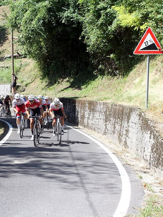 Applicando una norma federale, gli allievi ritirati potevano ripartire nella tappa successiva con un ritardo di diversi minuti nella generale (foto Bolgan)