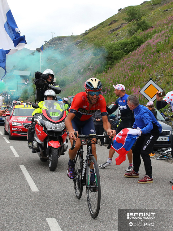 I tifosi, non solo nella tappa di Val Thorens sostennero fortemente Nibali. E non erano tutti italiani...