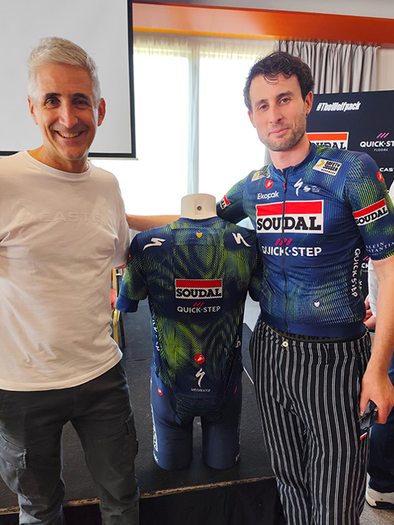 Qui Ragazzini è con Steve Smith, il brand manager di Castelli