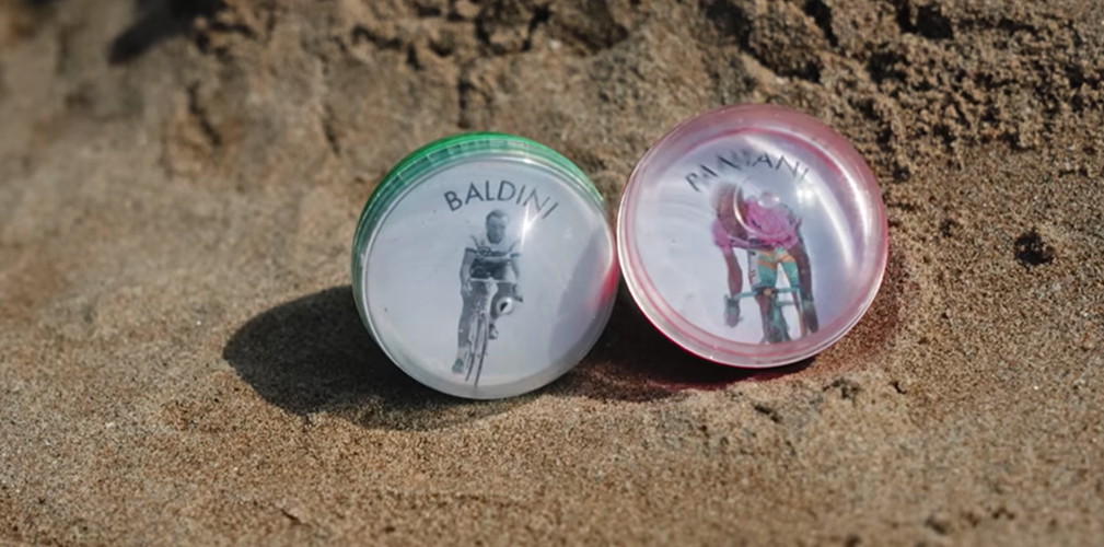 La sfida è fra le biglie di Baldini e quella di Pantani: chi vincerà? (@futuramedia)