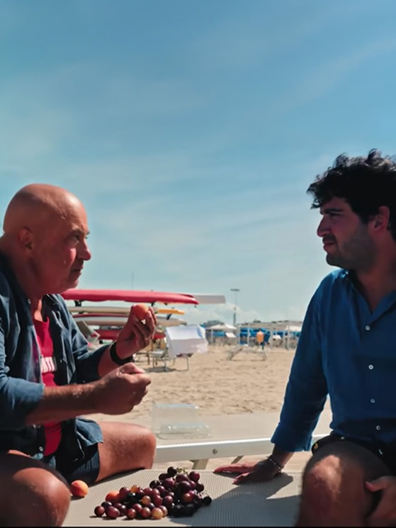 Un lettino sul mare, la frutta rappresenta il gruppo: così Cevoli racconta la tappa di Oropa del Giro 1999