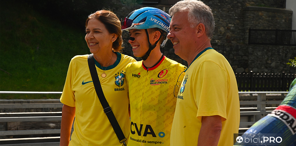 Al seguito di Henrique Bravo, il padre e la madre, venuti in Italia per il Giro Next Gen