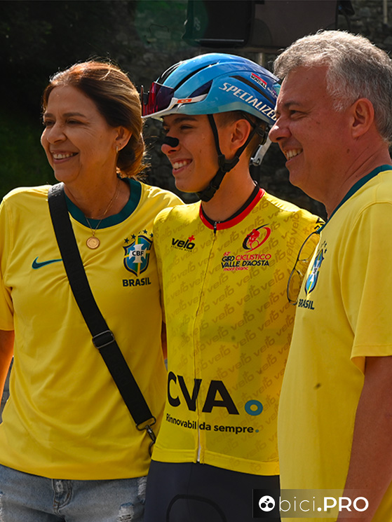 Al seguito di Henrique Bravo, il padre e la madre, venuti in Italia per il Giro Next Gen