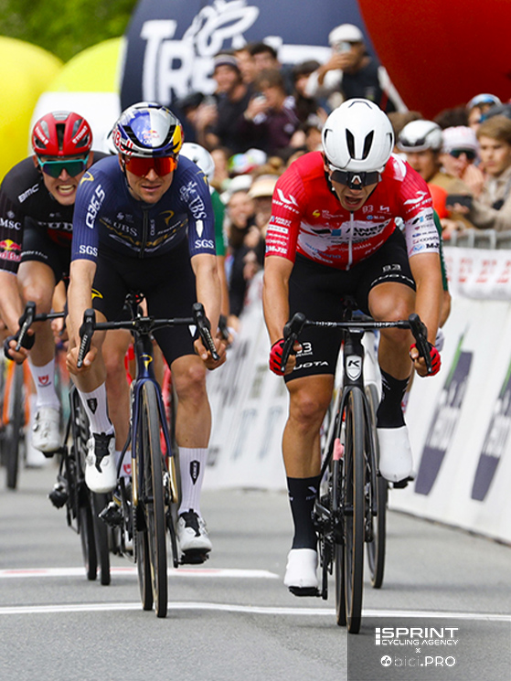 La vittoria di Dati contro Pidcock al Tour of the Alps ha acceso i riflettori sulla solidità del Team Ukyo