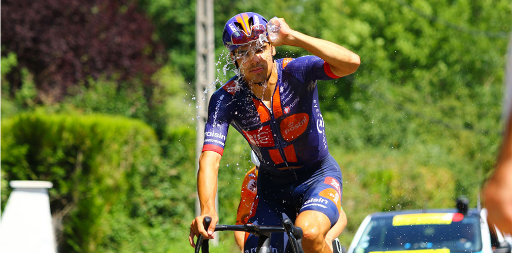 Henri-François Haquin, 23 anni del Team PicNic, ha combattuto coì il caldo prima di ritirarsi (foto Zoe Soullard/DirectVelo)