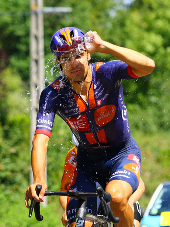 Henri-François Haquin, 23 anni del Team PicNic, ha combattuto coì il caldo prima di ritirarsi (foto Zoe Soullard/DirectVelo)