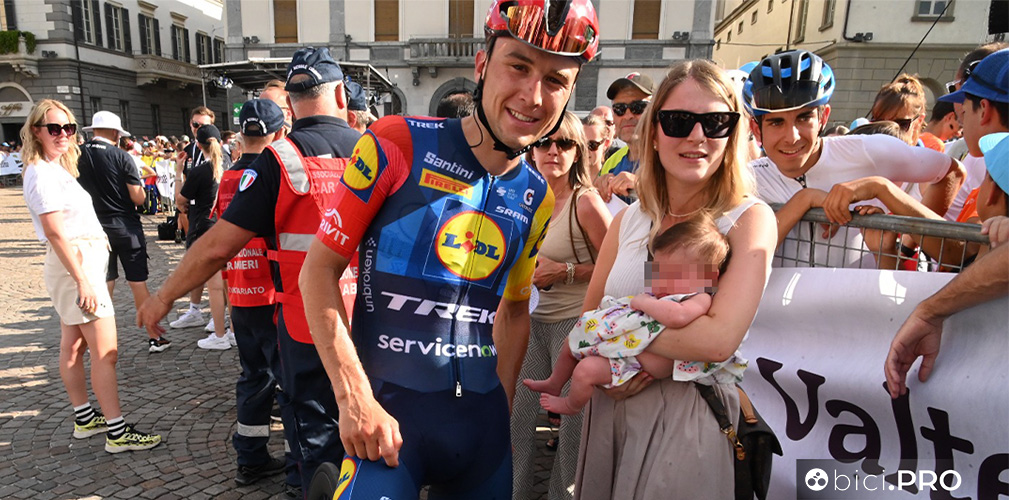 Bagioli con la sua compagna Letizia e la loro piccola nata appena due mesi fa