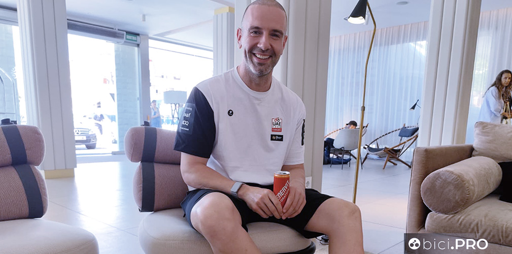 Gorka Prieto è il nutrizionista della UAE. Con Enervit e i coach della squadra hanno fatto molta ricerca e sviluppo in merito ad alimentazione, idratazione e integrazione