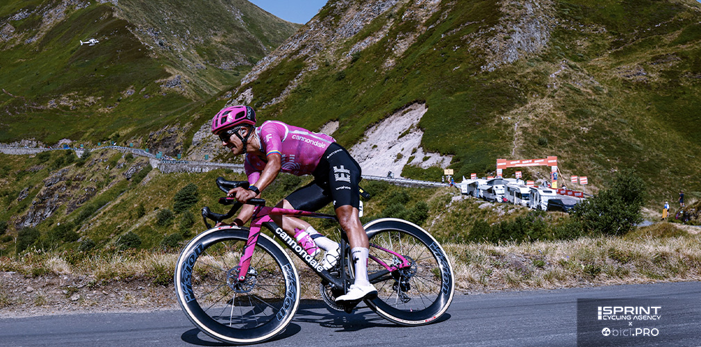 Un bravo a Carapaz per il coraggio e per averci provato. Magari la Red Bull che ne ha due in classifica poteva mandarne uno con lui