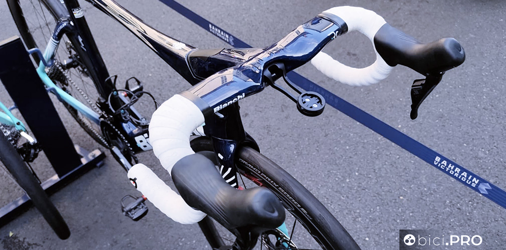 Bianchi produce anche specifiche come il manubrio. Soluzioni ideali per lo sviluppo di una bici nel suo insieme