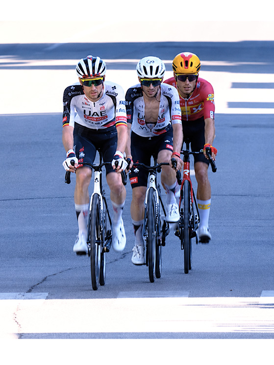 Wellens ha scortato Adam Yates, facendolo arrivare a Voiron con circa 13' di vantaggio sul tempo massimo (screenshot a video)