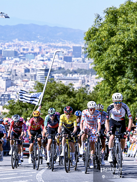 Uno scenario unico anche oggi... Barcellona si estende sotto al Montjuic
