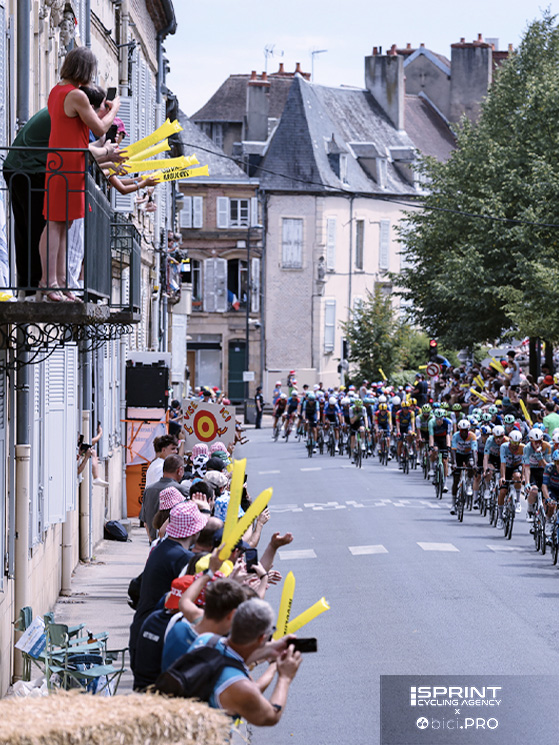 In attesa dello sprint, paesini, guglie, ponti e un grande calore da parte del pubblico francese