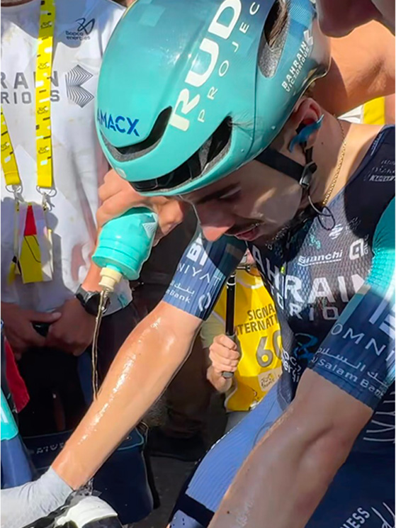Lenny Martinez ha conquistato il secondo posto sull'Alpe d'Huez, 6 secondi dietro lo scatenato Pogacar