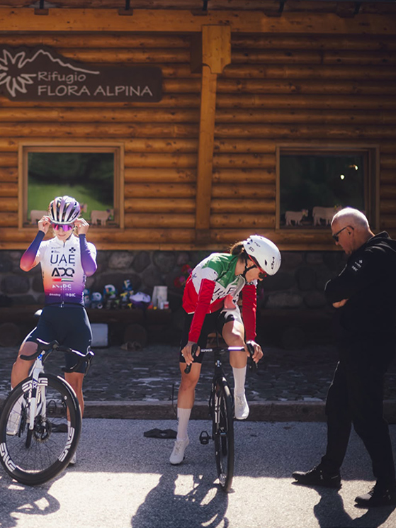 Longo Borghini ha affinato la preparazione del Tour al Rifugio Rosa Alpina di Passo San Pellegrino (@1_in_the_gutter - @met_helmets)