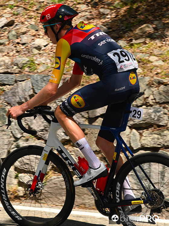 O'Brien non correva dal ritiro dal Giro Next Gen: ieri ha sofferto, oggi era in battaglia