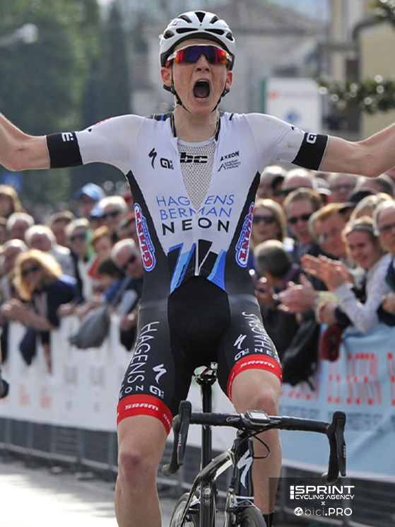 Nel 2016, quattro anni prima della vittoria nel Giro d'Italia, Tao Geoghegan Hart vince il Trofeo Piva in maglia Hagen Bermans Axeon