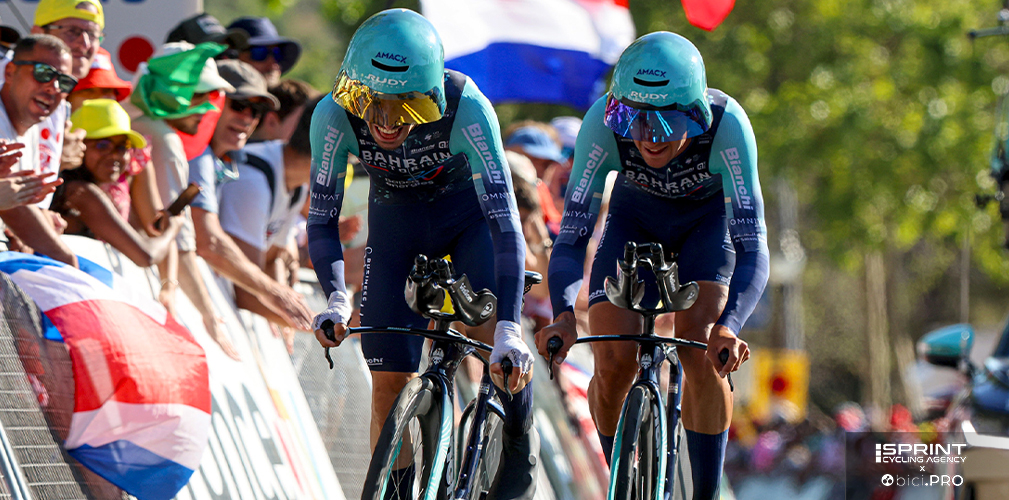Nella cronosquadre di apertura, Tiberi (qui con Martinez) è stato il primo uomo della Bahrain Victorious