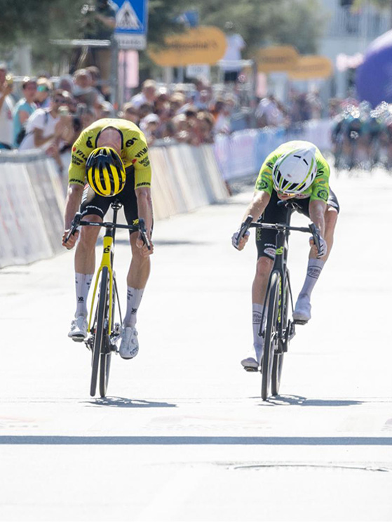 A Bacoli al Giro NextGen, Arrighetti sfiora il colpaccio dopo quasi 120 chilometri di fuga cedendo al fotofinish a Van Kerckhove (foto Xpix.it)