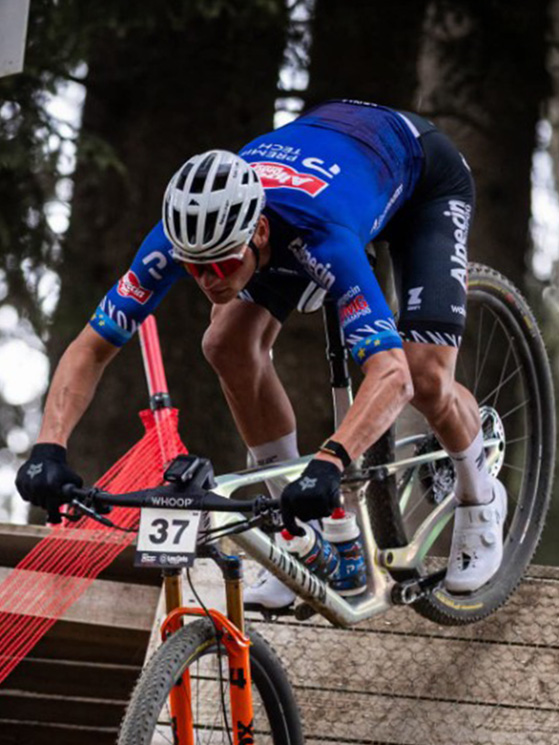 Van der Poel a Les Gets ha chiuso 10°, ma ha mostrato per larghi tratti di competere ad armi pari con gli specialisti (foto team)
