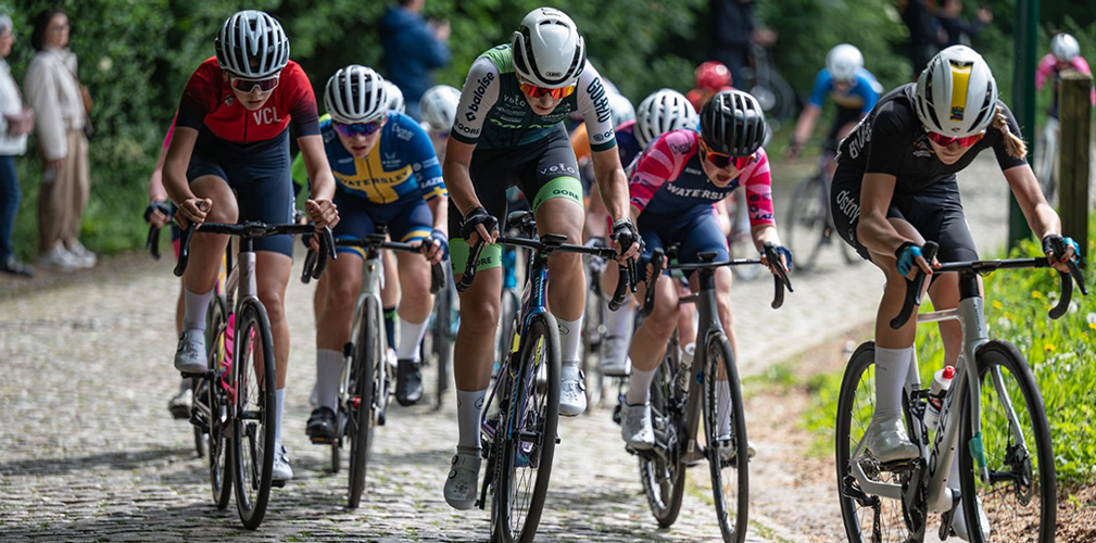 Krizia Corradetti durante lo stage, ha guidato la Grouwels-Watersley nella Gand-Wevelgem U17 femminile (foto Jens Morel)