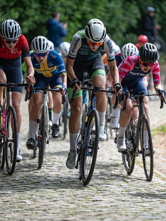 Krizia Corradetti durante lo stage, ha guidato la Grouwels-Watersley nella Gand-Wevelgem U17 femminile (foto Jens Morel)