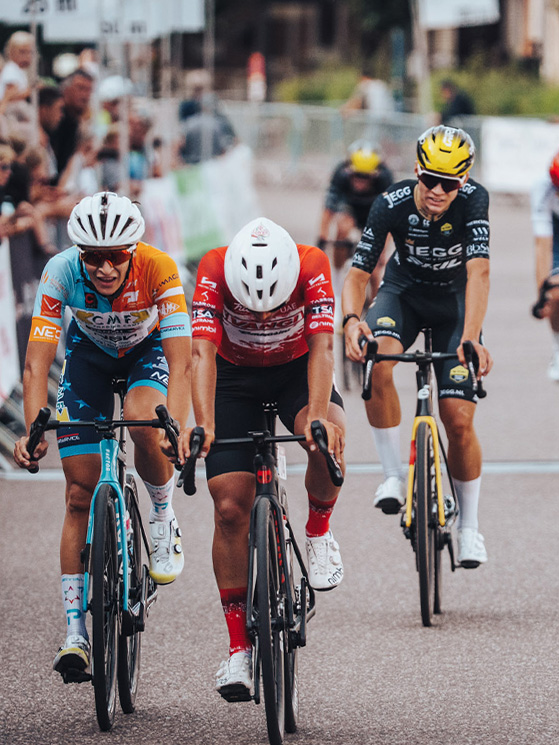 Lo sprint di Dell'Olio gli vale il 5° posto in Belgio (foto Elitophotos)