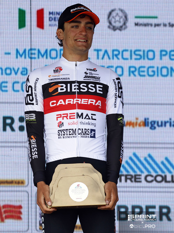 Agostinacchio ha accumulato 22 giorni di gara con 6 Top 10. Qui è premiato per i 126 chilometri di fuga al Giro dell'Appennino