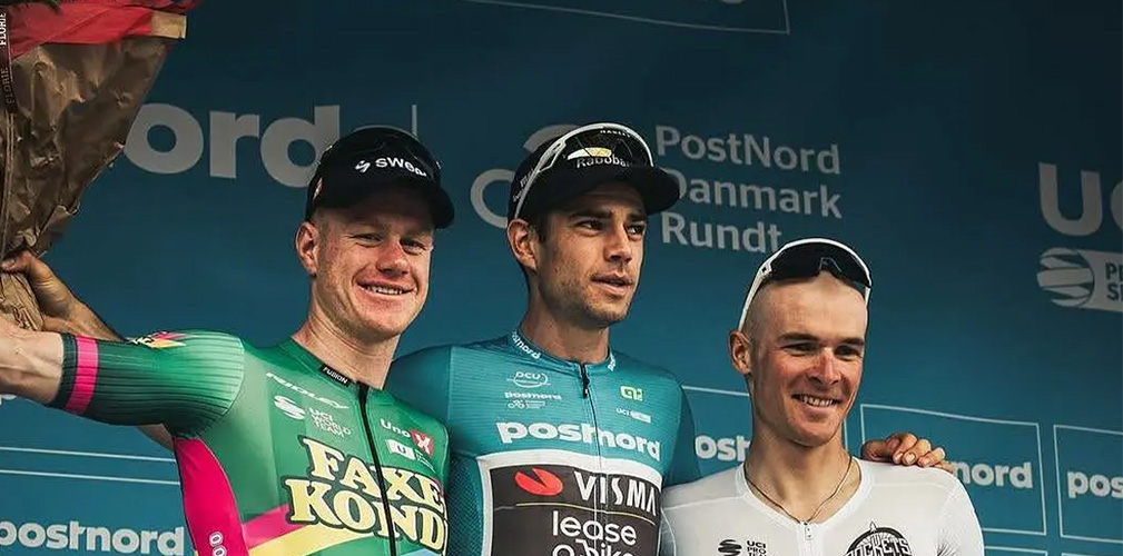 Il podio finale del Giro di Danimarca con Van Aert fra fra Kubis (SVK) e Pedersen (DEN, foto Uno-X)