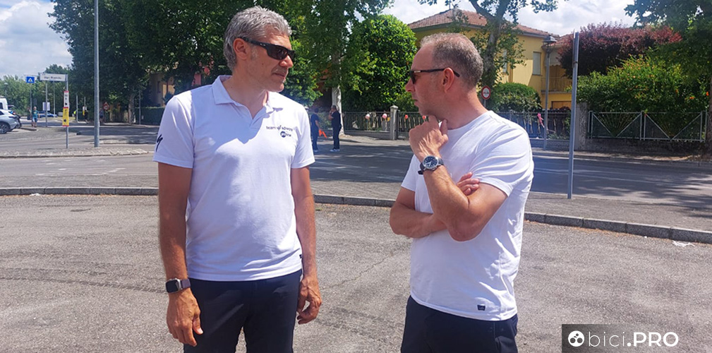 Giampaolo Mondini (qui assieme a Danny Stam) conferma che Wiebes grazie a pista e gravel abbia acquisito maggiore fredddezza e visione di gara