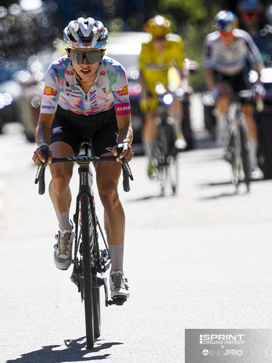 Vollering e la maglia gialla Reusser si marcano strette, Niewiadoma allunga sul Ventoux. E' la grande giornata della Canyon//SRAM