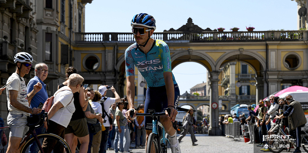 Scaroni al Giro d'Italia, concluso anzitempo a causa di un virus che l'ha fermato a lungo