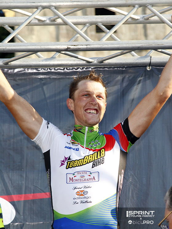 Trentin è tra i pro' dal 2011, qui un giovanissimo Matteo vincitore alla Settimana Tricolore