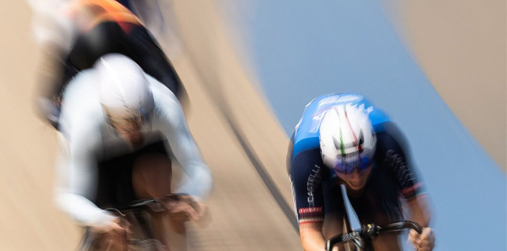 Matteo Ghirelli nel keirin, chiuso al 2° posto dietro Hepburn (GBR). L'Italia ha colto 8 ori, 6 argenti e 2 bronzi (foto Uci)