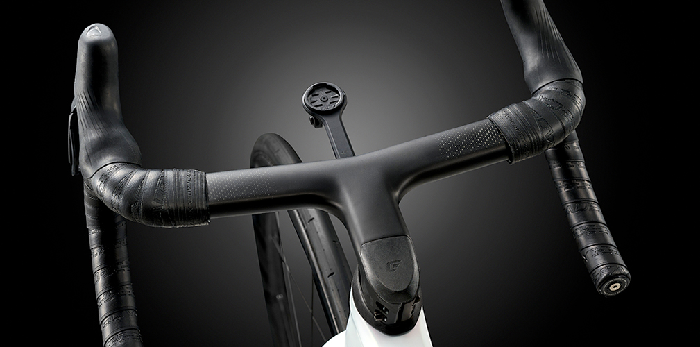 Cadex Aero, manubrio integrato full carbon di ultima generazione