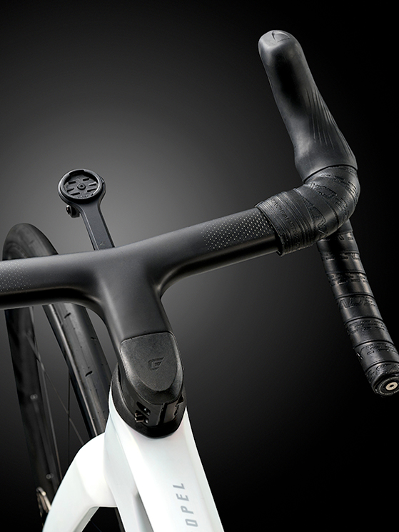Cadex Aero, manubrio integrato full carbon di ultima generazione