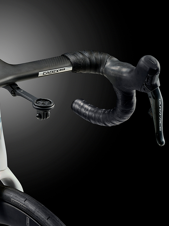 Cadex Aero, manubrio integrato full carbon di ultima generazione