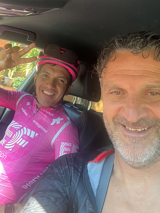 Nei giorni di scarico, Bartoli e Carapaz si sono allenati insieme e per il toscano sono stati dolori...