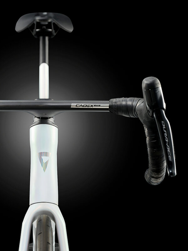 Cadex Aero, manubrio integrato full carbon di ultima generazione