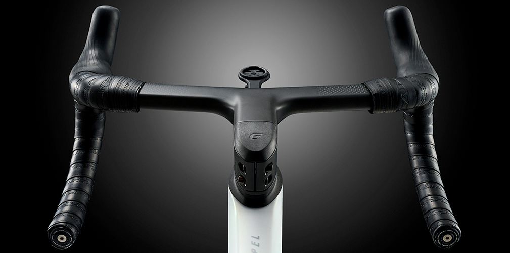 Cadex Aero, manubrio integrato full carbon di ultima generazione