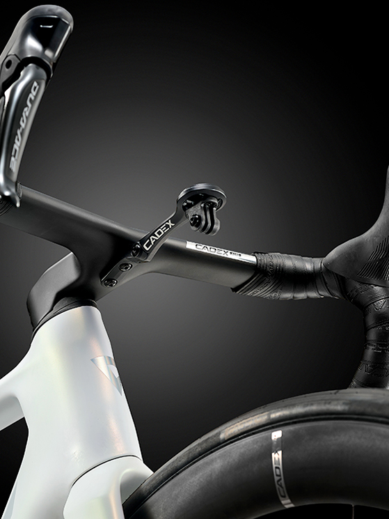 Cadex Aero, manubrio integrato full carbon di ultima generazione