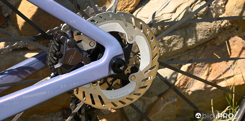 I freni dello Shimano Ultegra hanno dischi da 160 mm all'anteriore e 140 mm al posteriore