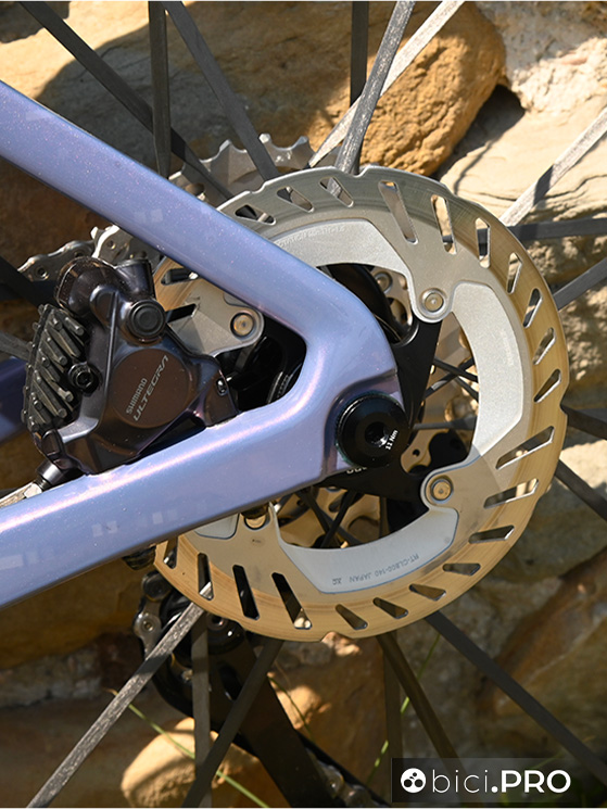 I freni dello Shimano Ultegra hanno dischi da 160 mm all'anteriore e 140 mm al posteriore