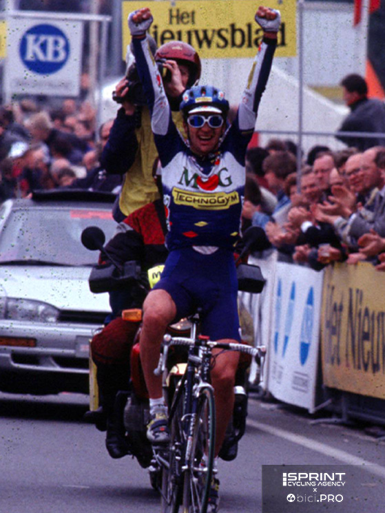 Nella prima stagione con Ferretti alla Mg-Technogym, Bartoli vincee 9 corse, fra cui il Giro delle Fiandre. Ha 26 anni