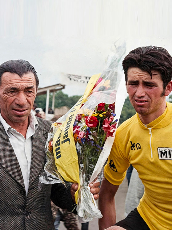 Al Parco dei Principi, Baronchelli con la sua maglia gialle e il papà Luigi, grande appassionato di ciclismo