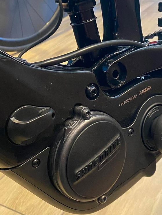 La bravura dell'officina siciliana sta nell'esperienza dei titolari nell'elettronica: le e-bike sono pane quotidiano