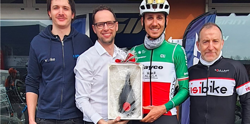 Quando Filippo Zana correva alla Jayco su bici Giant: visita a Isibike. A destra il titolare: Isidoro Collareda
