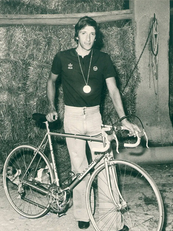 Due giorni dopo essere tornato a casa con la medaglia al collo, Martinelli riprese a correre e vincere (foto Il Giornale di Brescia)