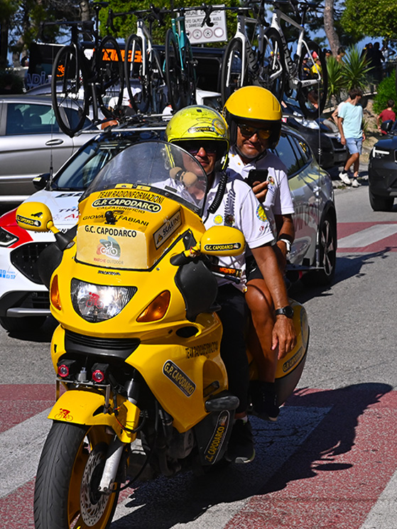 La mitica moto gialla di Gaetano ancora una volta protagonista a Capodarco con Simone Gazzoli e Chiappucci (Photo Zannoni)